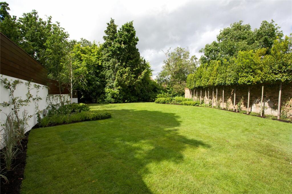 7 bedroom detached house for sale in Coombe Hill Road, Kingston upon