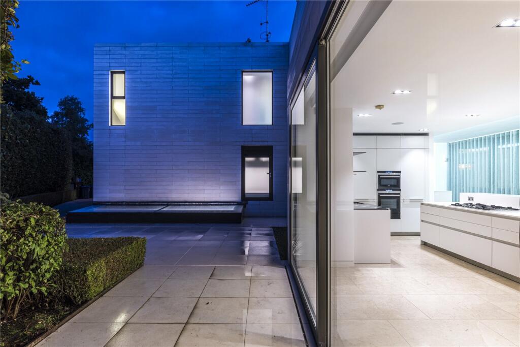 7 bedroom detached house for sale in Coombe Hill Road, Kingston upon