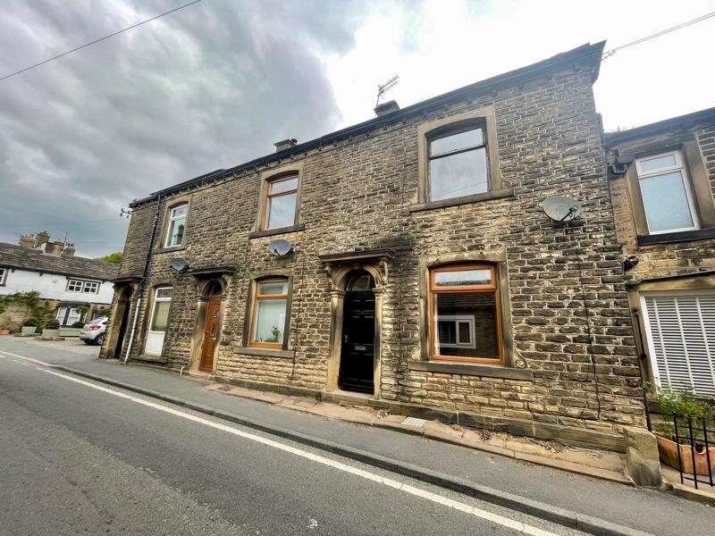 3 bedroom terraced house for sale in Central Buildings, Stainland Road