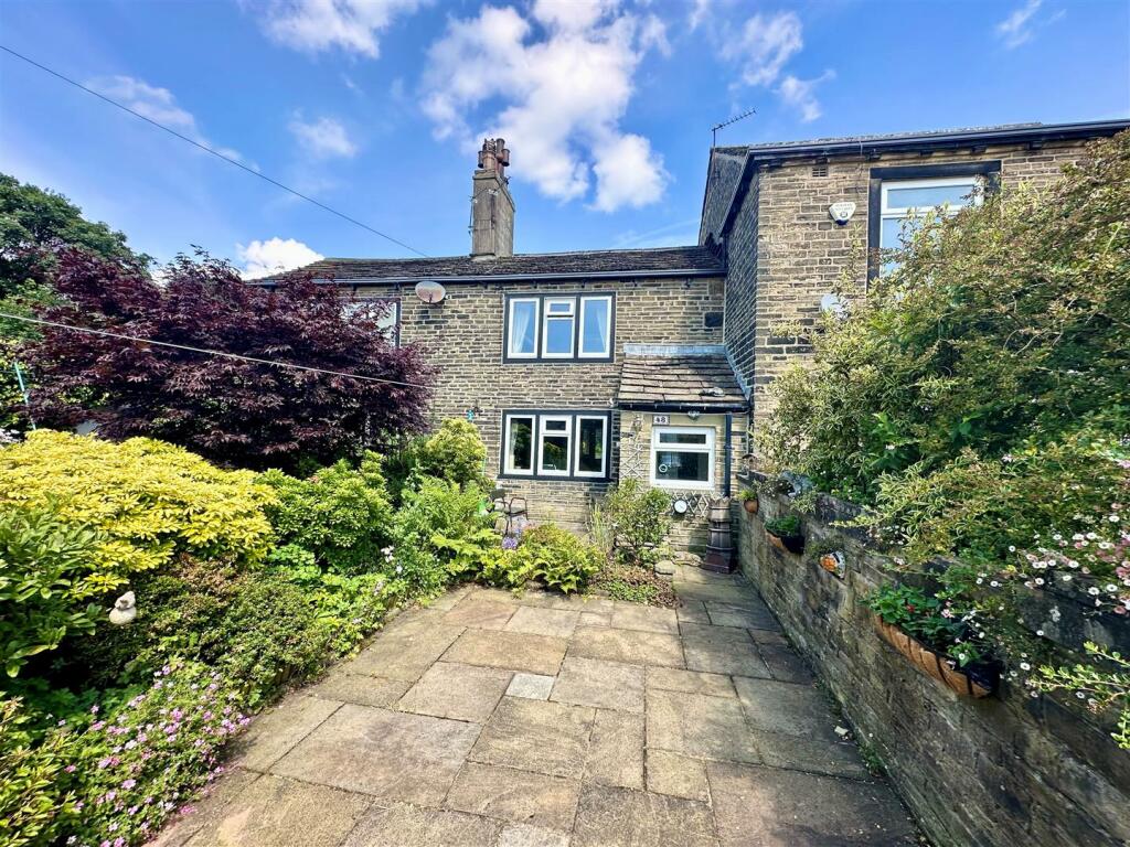 2 bedroom cottage for sale in Skircoat Green, Halifax, HX3