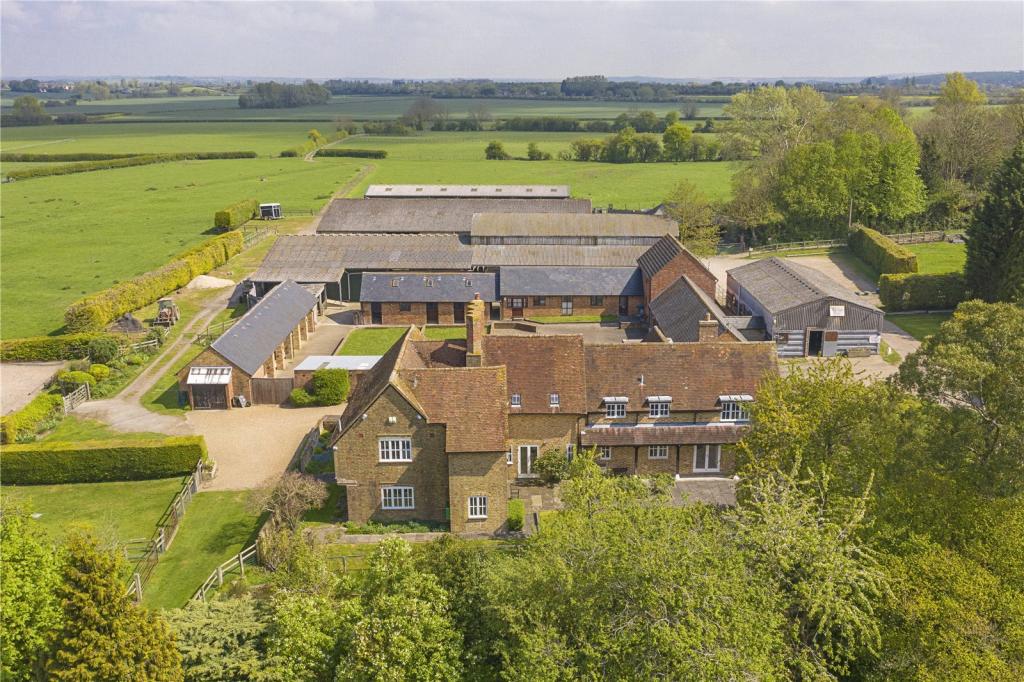 Equestrian facility for sale in Lot 1 Manor Farm, Marsworth, Tring