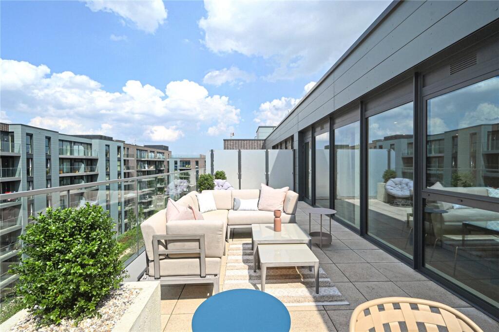 Main image of property: Hawthorne Crescent, London, SE10