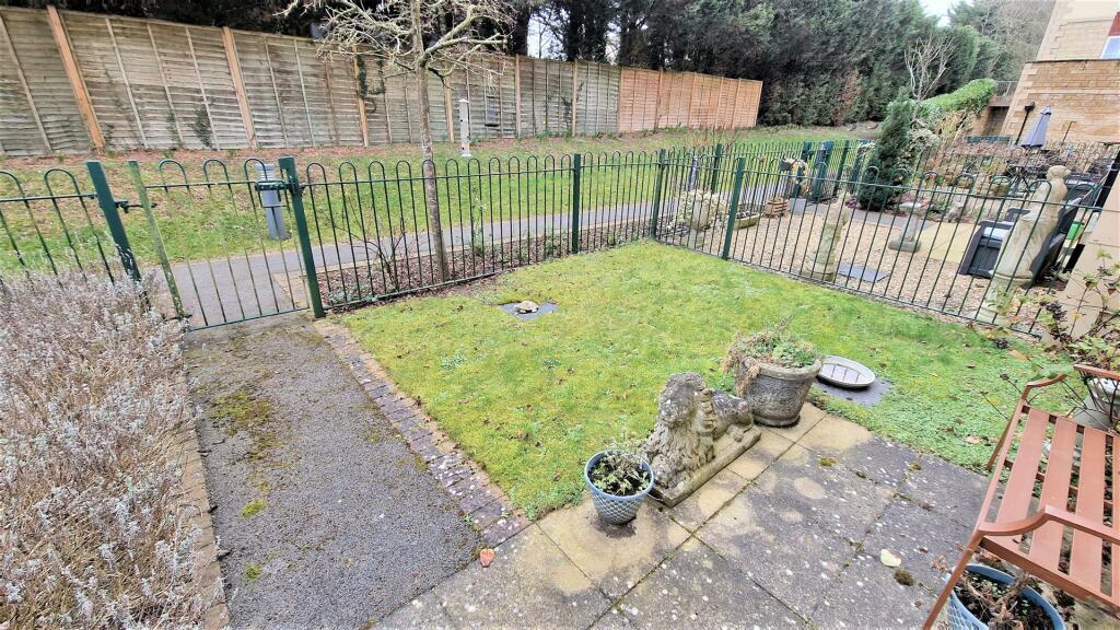 2 bedroom retirement property for sale in Malmesbury Road, Chippenham, SN15