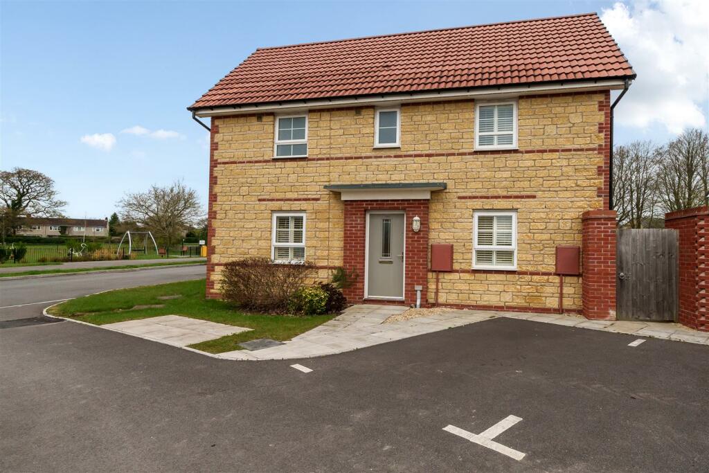 3 bedroom semidetached house for sale in Filbert Street, Chippenham, SN15