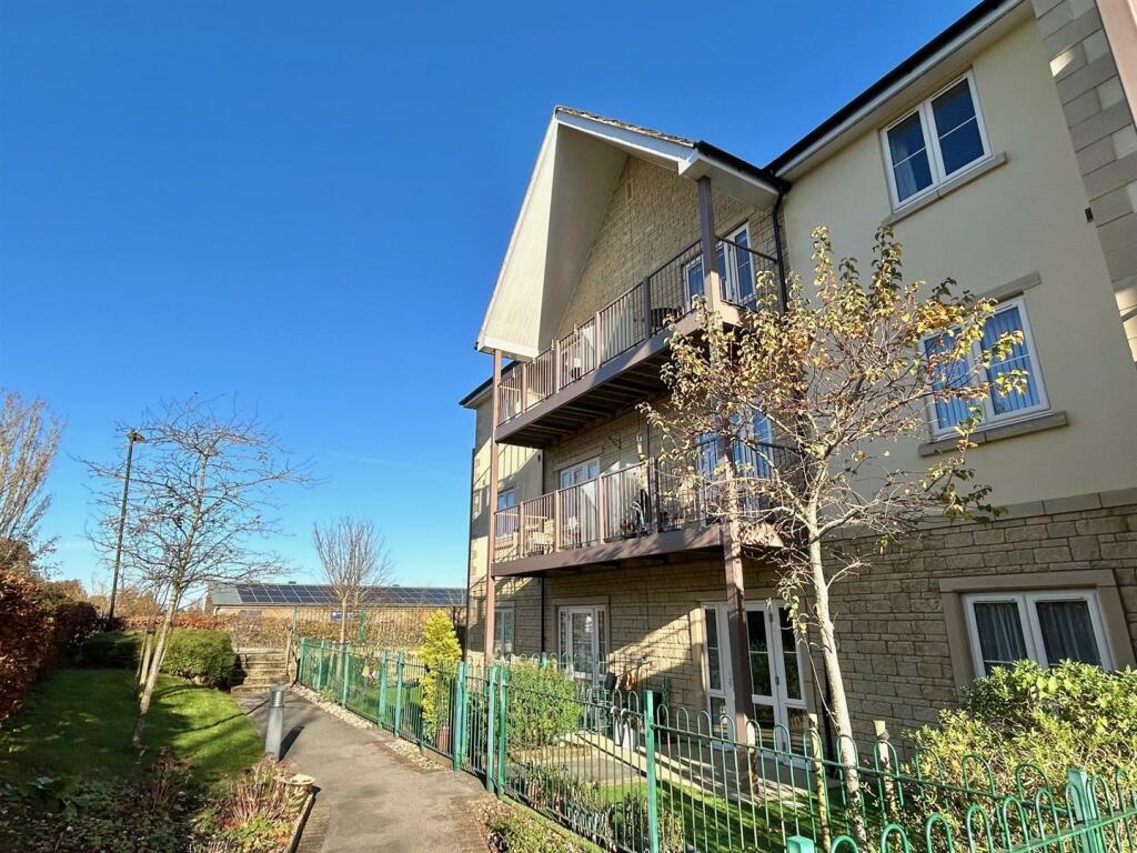 2 bedroom retirement property for sale in Malmesbury Road, Chippenham, SN15