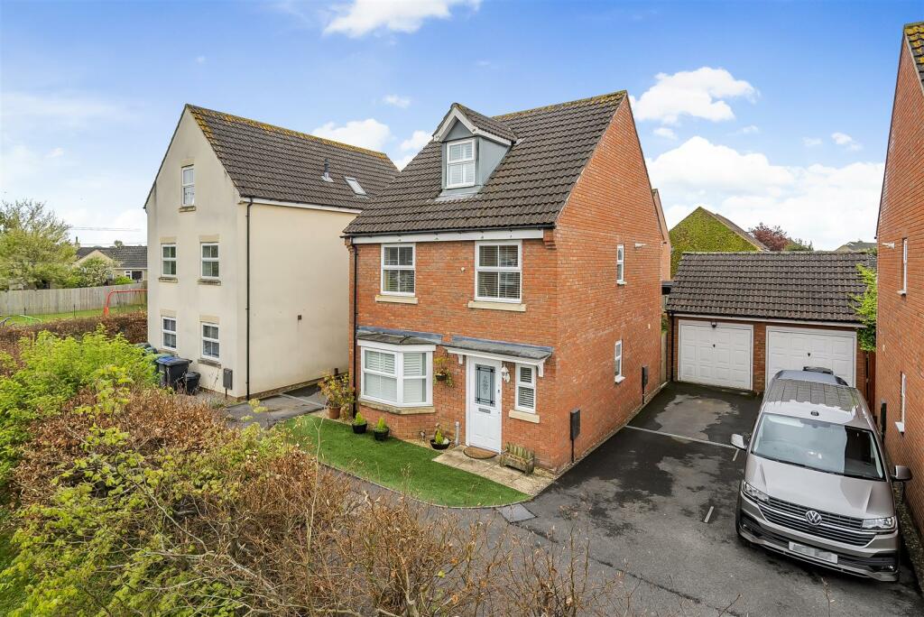4 bedroom detached house for sale in Millards Close, Hilperton Marsh