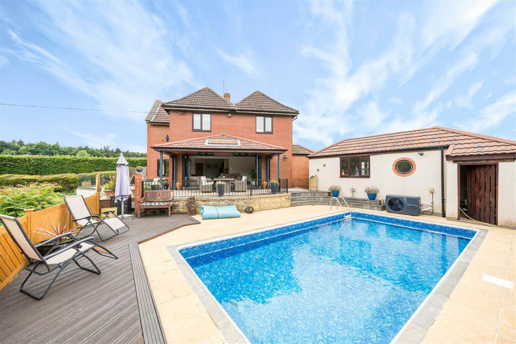 4 bedroom semidetached house for sale in Rudgewood, Studley, Calne, SN11