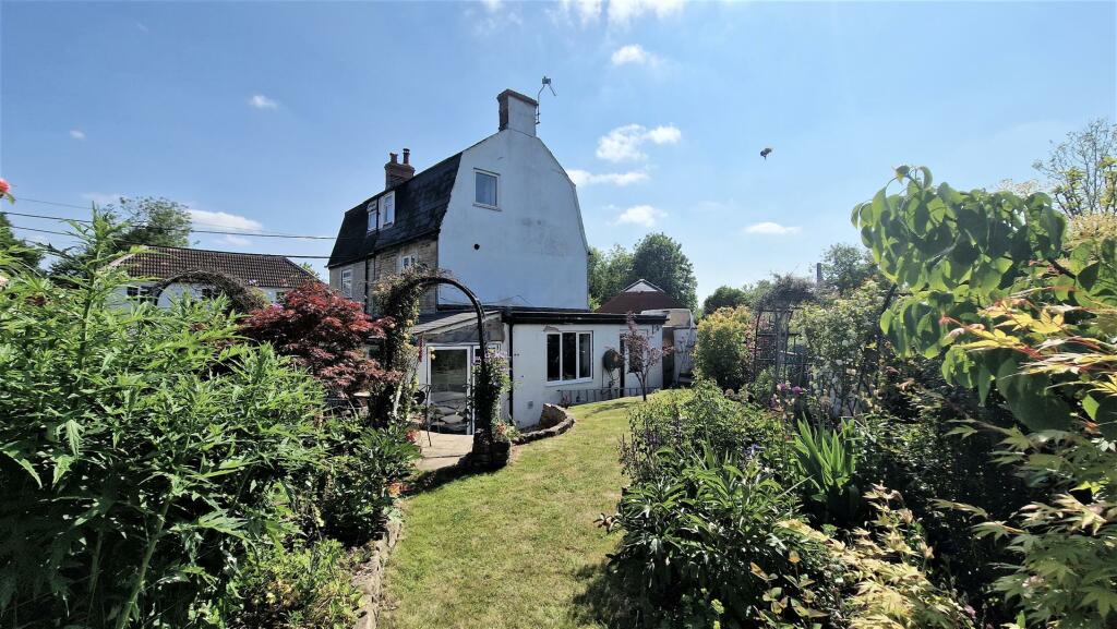 2 bedroom semidetached house for sale in Lowden Hill, Chippenham, SN15