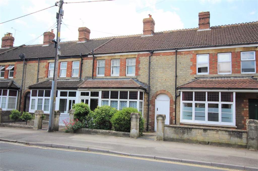 4 bedroom house for sale in Malmesbury Road, Chippenham, Wiltshire, SN15
