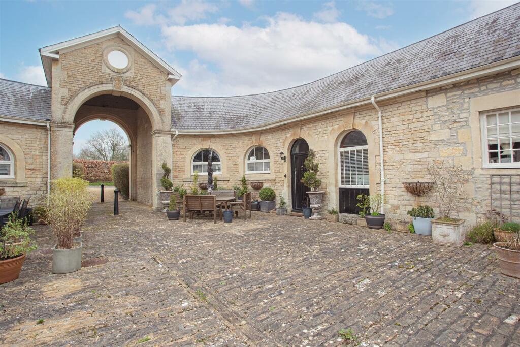 3 bedroom barn conversion for sale in Academy Drive, Corsham, SN13