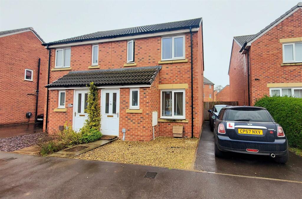 2 bedroom semidetached house for sale in Teachers Way, Melksham, SN12