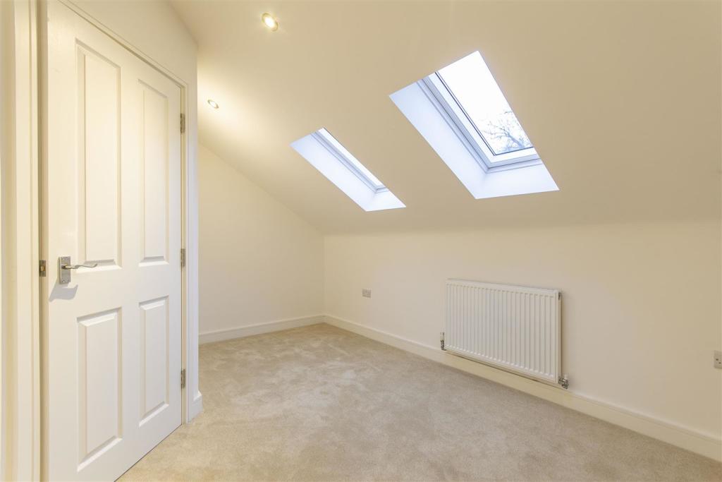 4 bedroom town house for sale in Newbold Road, Newbold, Chesterfield, S41