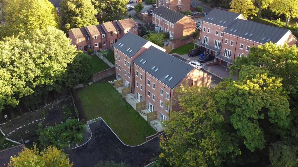 4 bedroom town house for sale in Newbold Road, Newbold, Chesterfield, S41