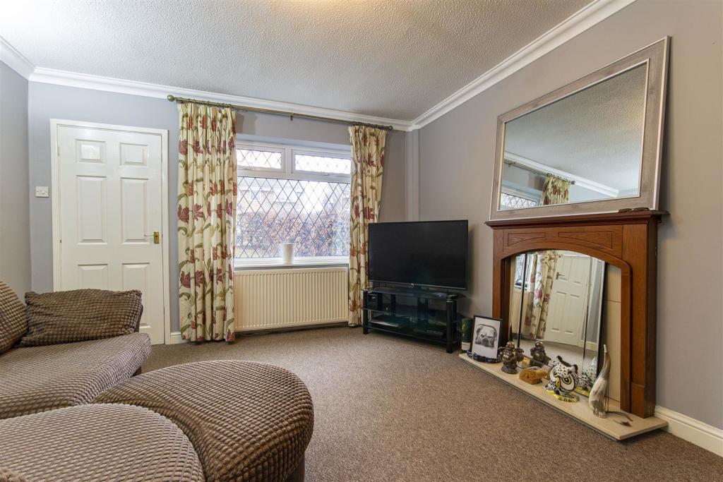 2 bedroom semidetached house for sale in Butterton Drive, Chesterfield