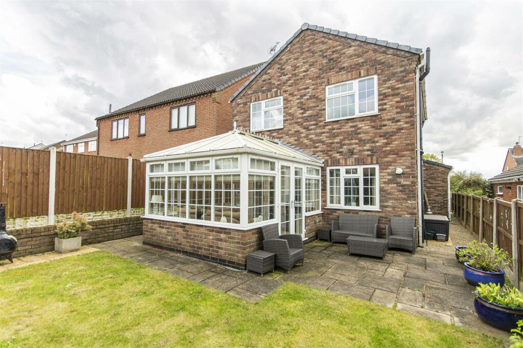 4 bedroom detached house for sale in Lansbury Avenue, Pilsley