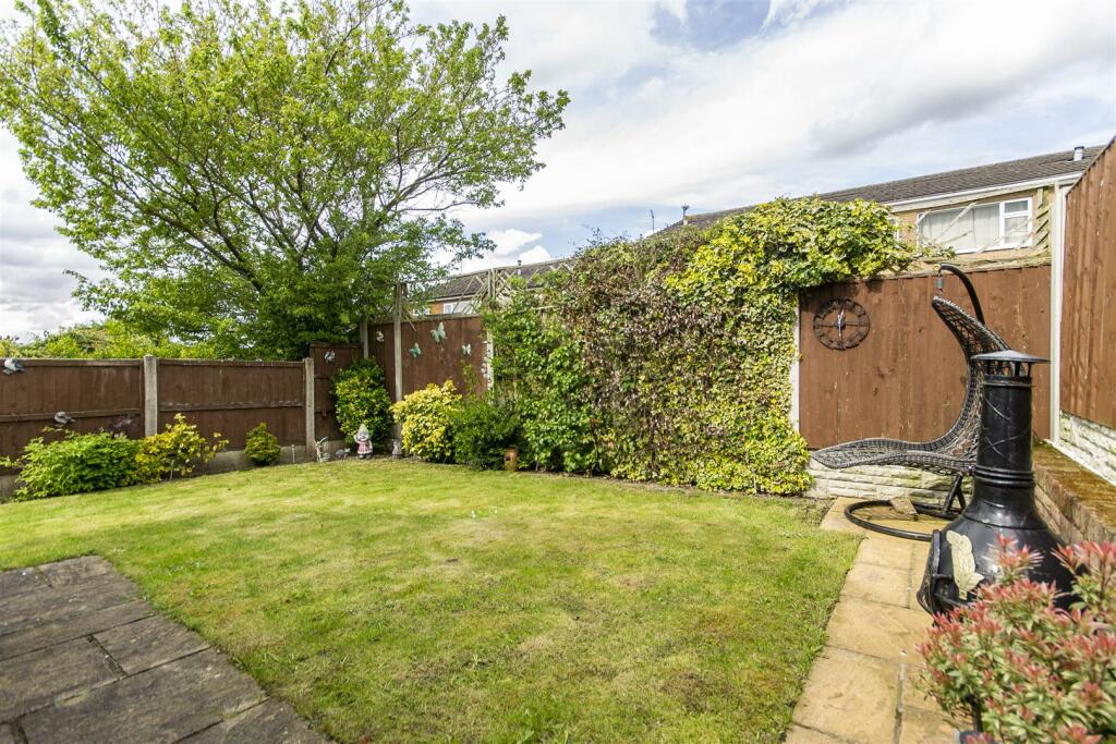 4 bedroom detached house for sale in Lansbury Avenue, Pilsley