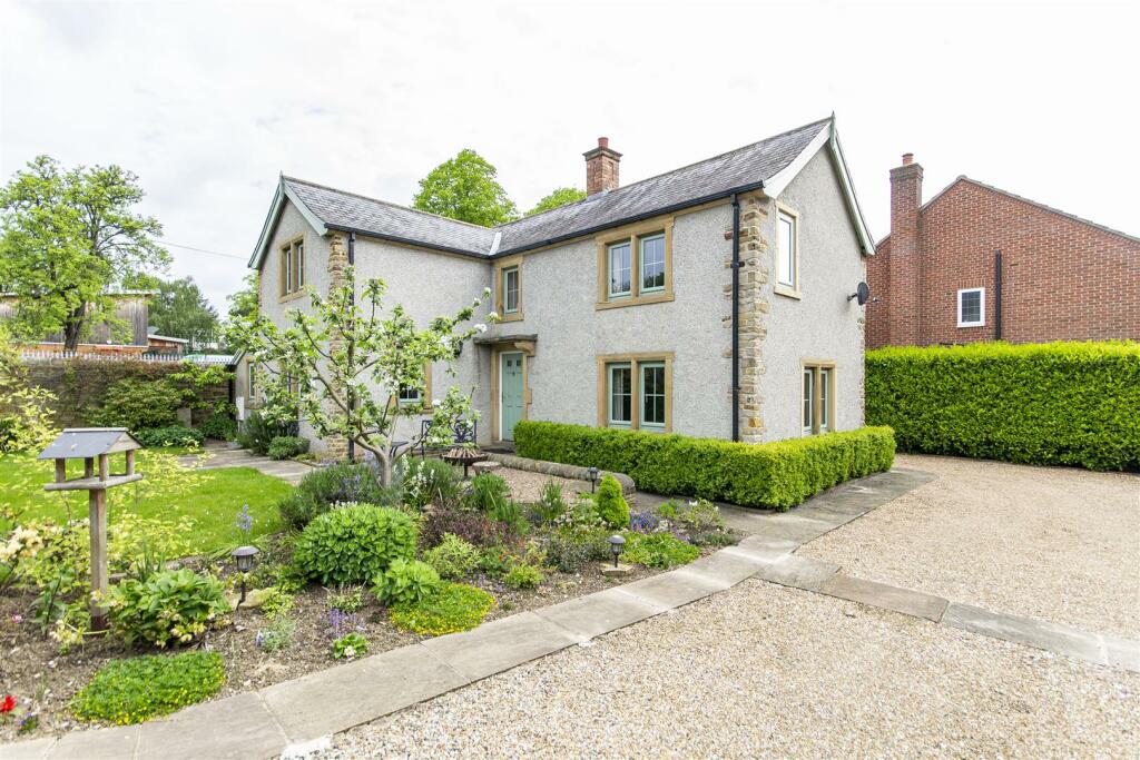 4 bedroom detached house for sale in Inkerman Cottages, Ashgate Road, Chesterfield, S40