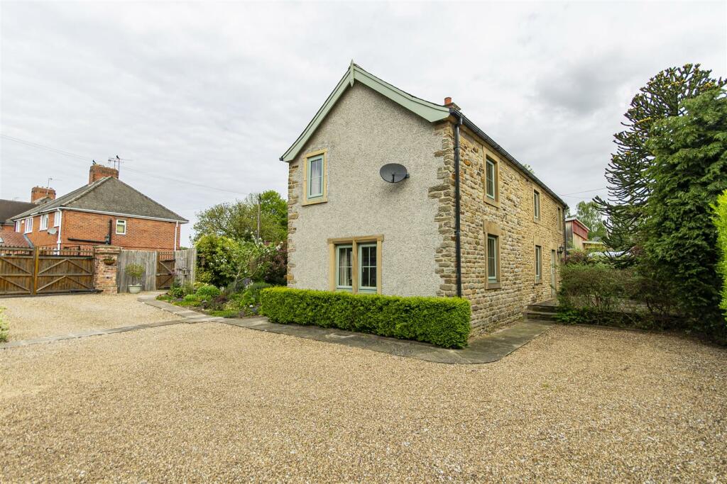 4 bedroom detached house for sale in Inkerman Cottages, Ashgate Road