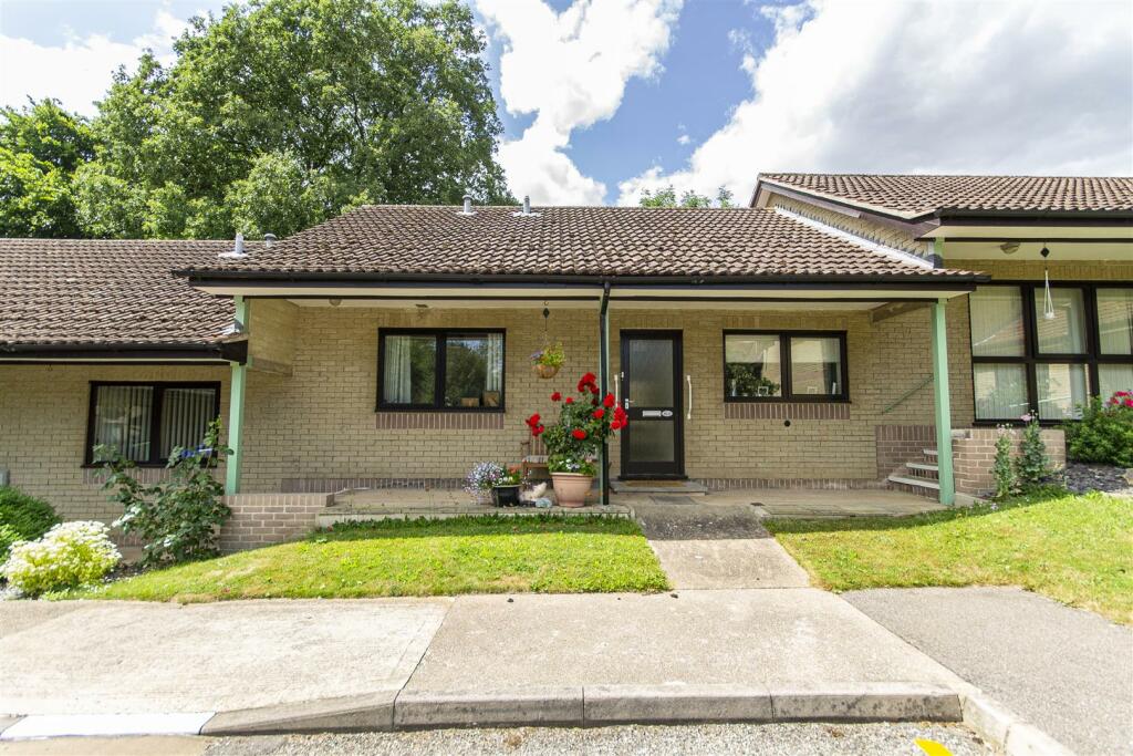 2 bedroom semidetached bungalow for sale in High Street, Old