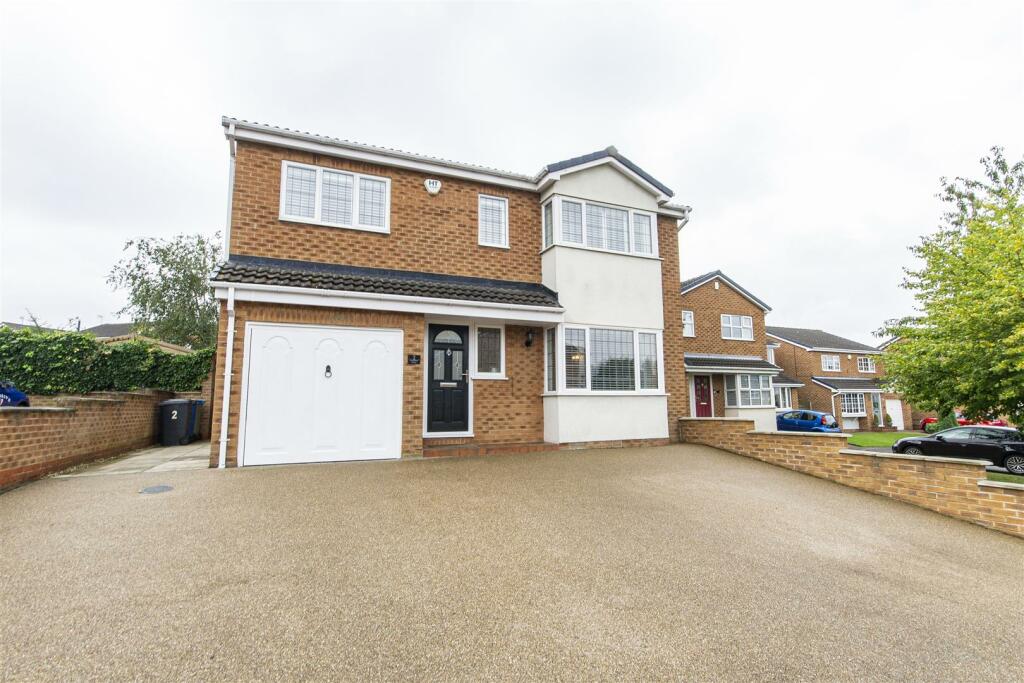 4 bedroom detached house for sale in Headland Close, Brimington