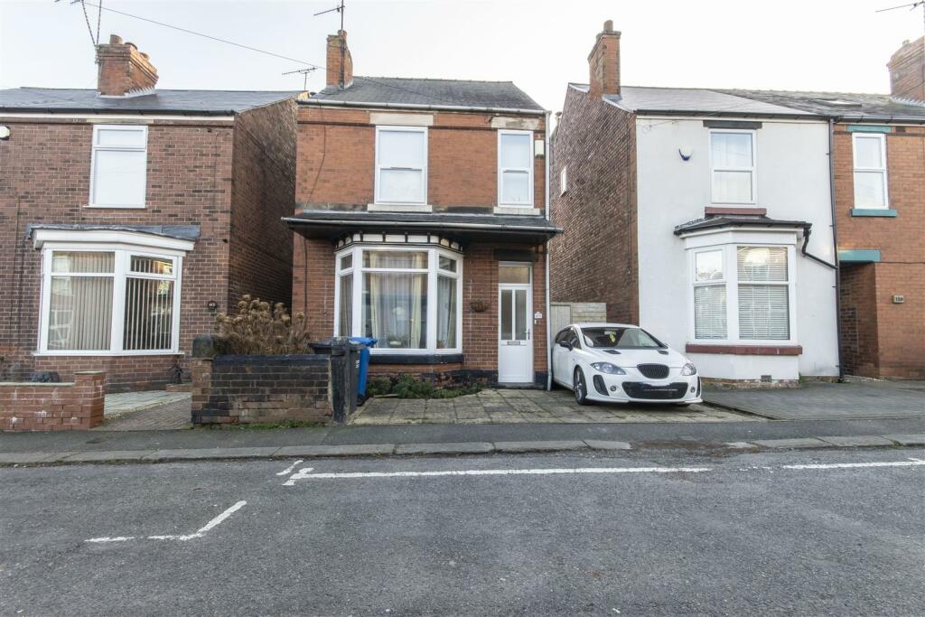 4 bedroom detached house for sale in Old Hall Road, Brampton, Chesterfield, S40