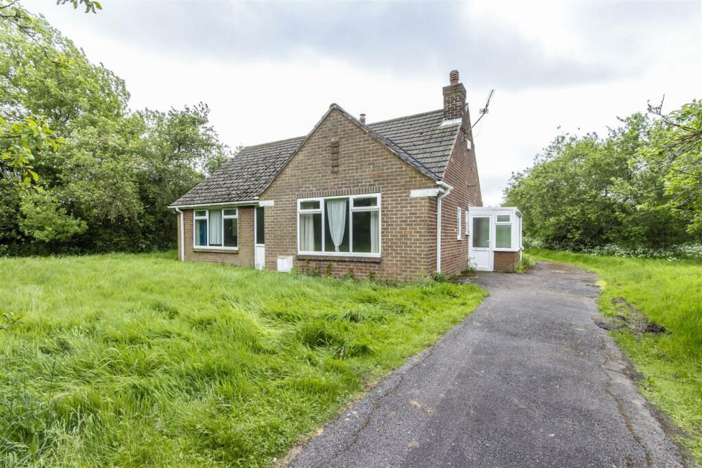 2 bedroom detached bungalow for sale in Top Road, Calow, Chesterfield, S44