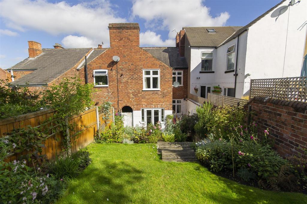 3 bedroom terraced house for sale in Hartington Road, Spital