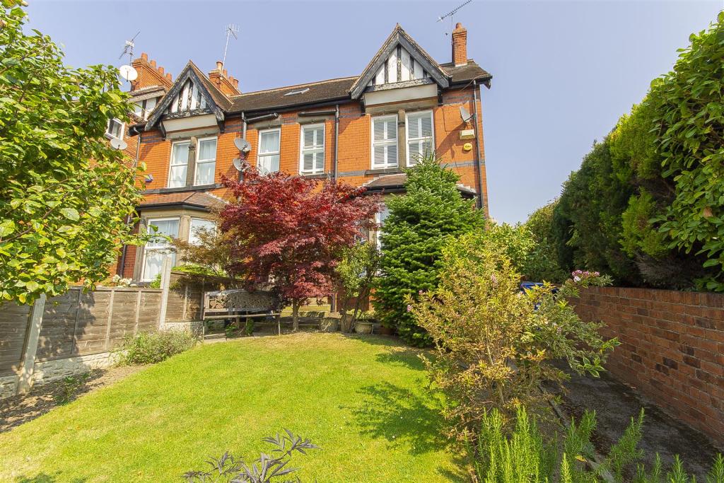 4 bedroom semidetached house for sale in Ashgate Road, Chesterfield, S40