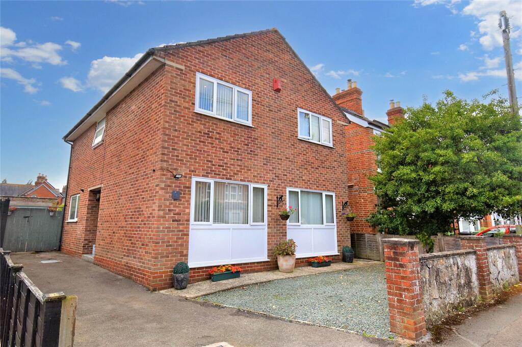 4 bedroom detached house for sale in Stanley Road, Newbury, Berkshire, RG14