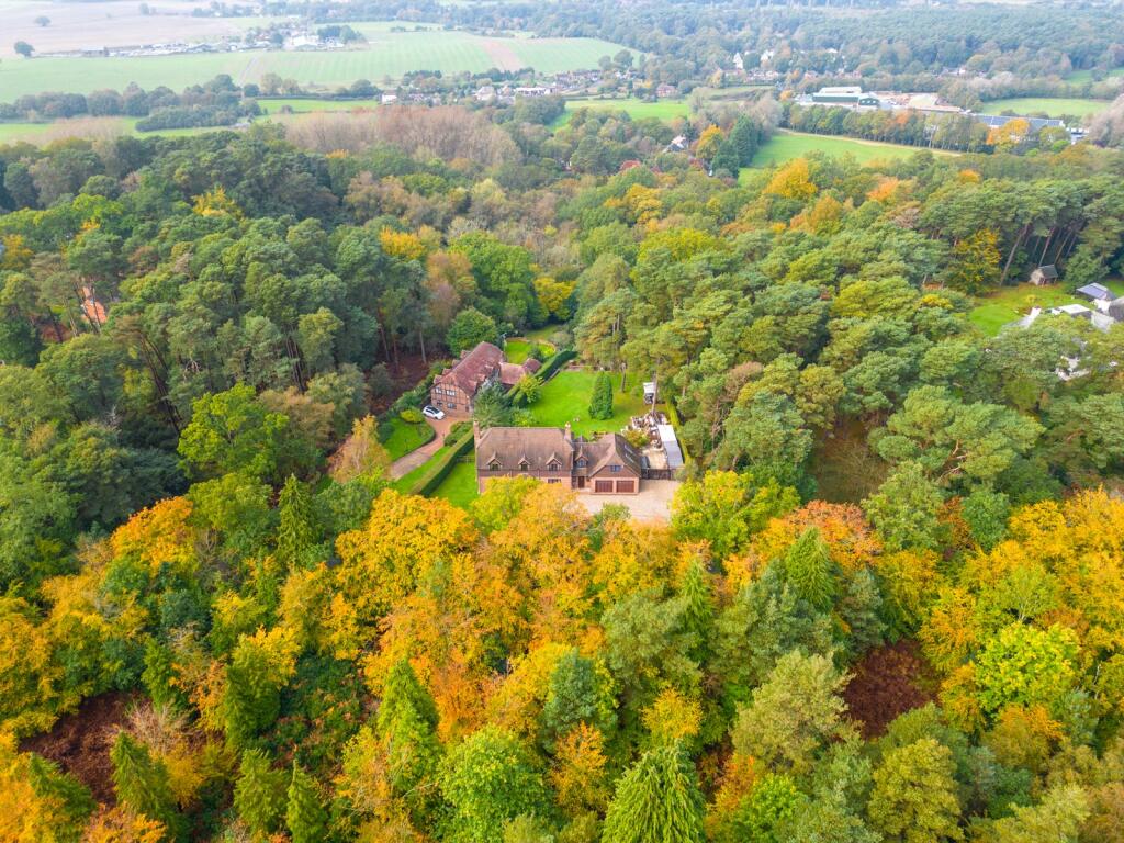 5 bedroom detached house for sale in Slanting Hill, Hermitage, Thatcham