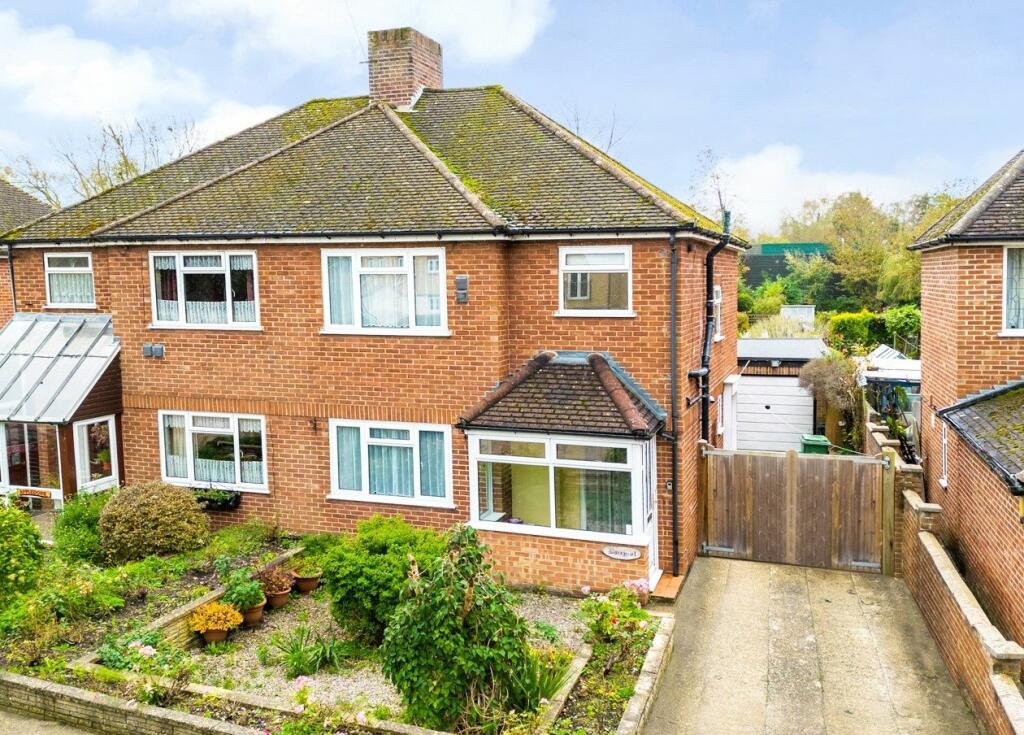 3 Bedroom Semi-detached House For Sale In London Road, Newbury 