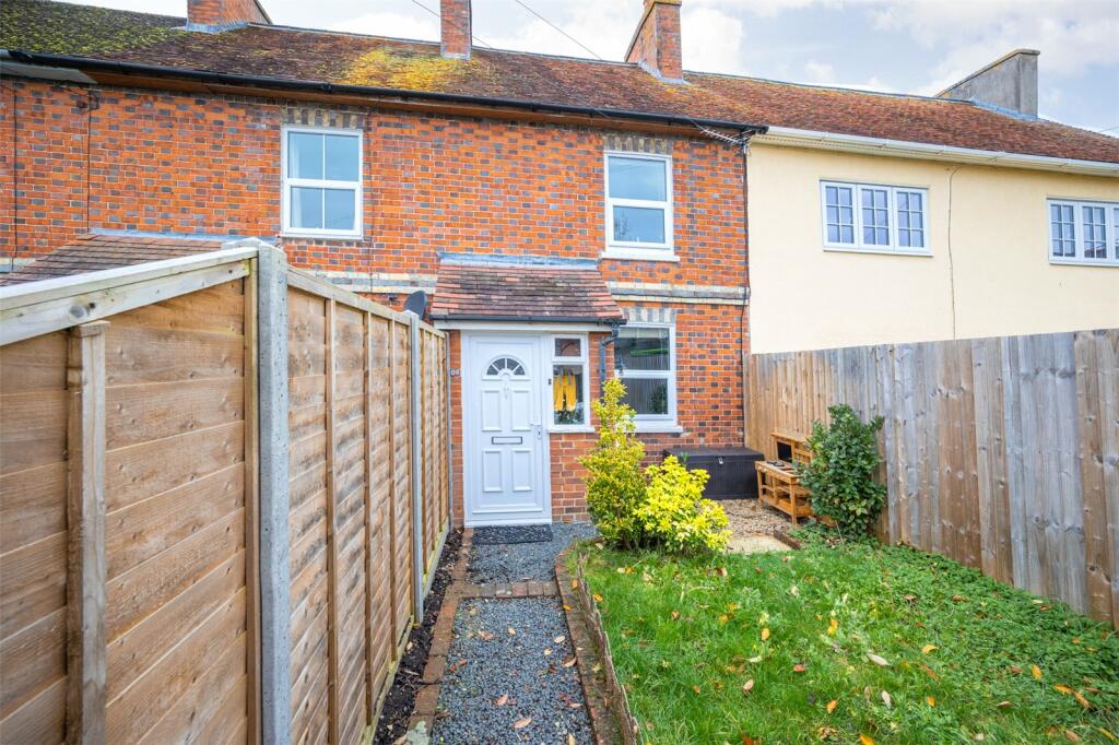 2 bedroom terraced house for sale in Northfield Road, Thatcham, Berkshire, RG18