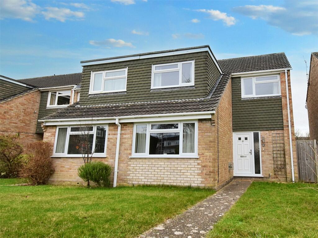 3 bedroom semidetached house for sale in Sagecroft Road, Thatcham, RG18