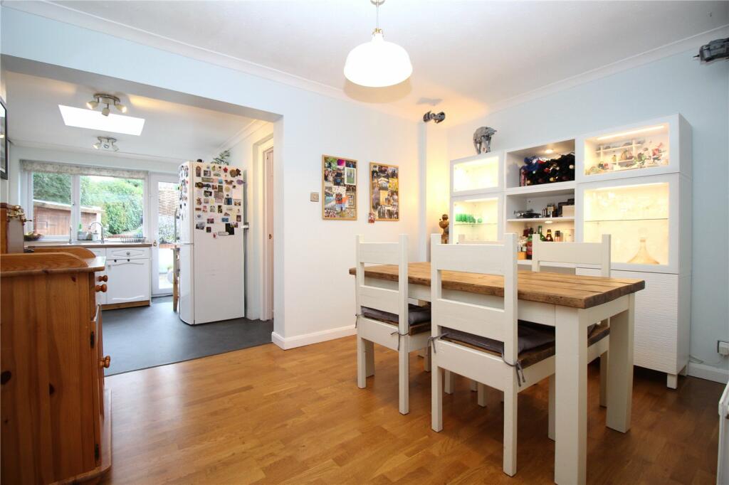 3 bedroom terraced house for sale in Atherton Crescent, Hungerford
