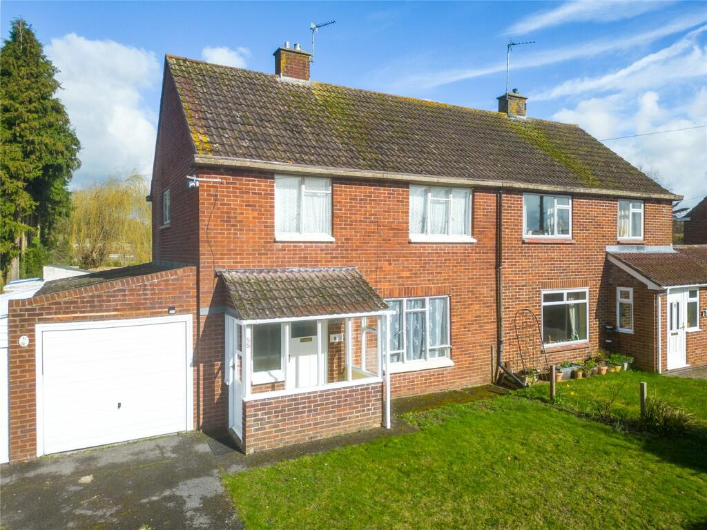 3 bedroom semidetached house for sale in Kingsley Close, Shaw, Newbury
