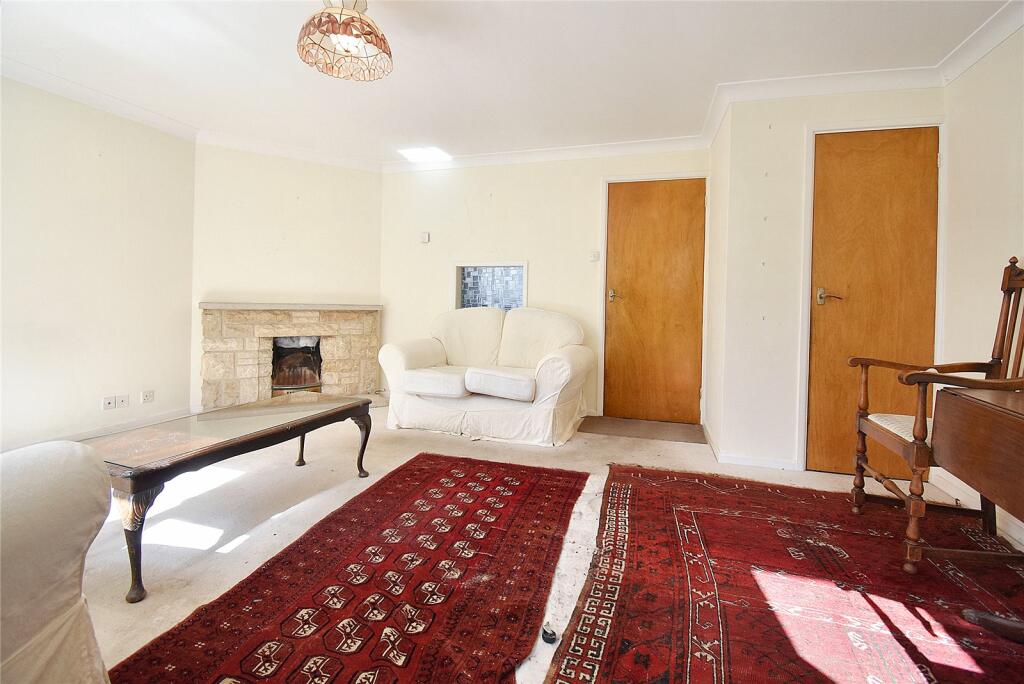 3 bedroom terraced house for sale in Mayfair Drive, Newbury, Berkshire