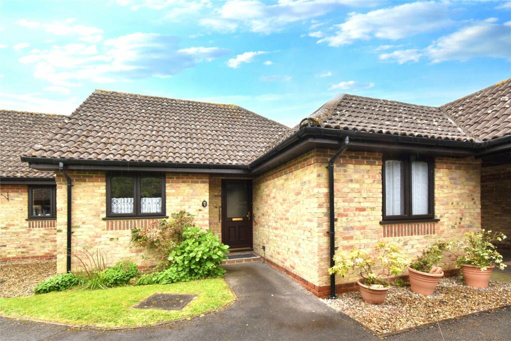 2 bedroom terraced bungalow for sale in The Maltings, Thatcham
