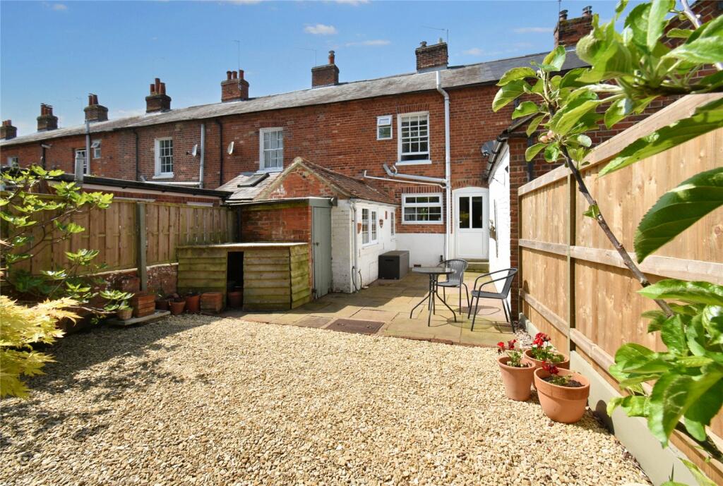 2 bedroom terraced house for sale in Shaw Road, Newbury, Berkshire, RG14