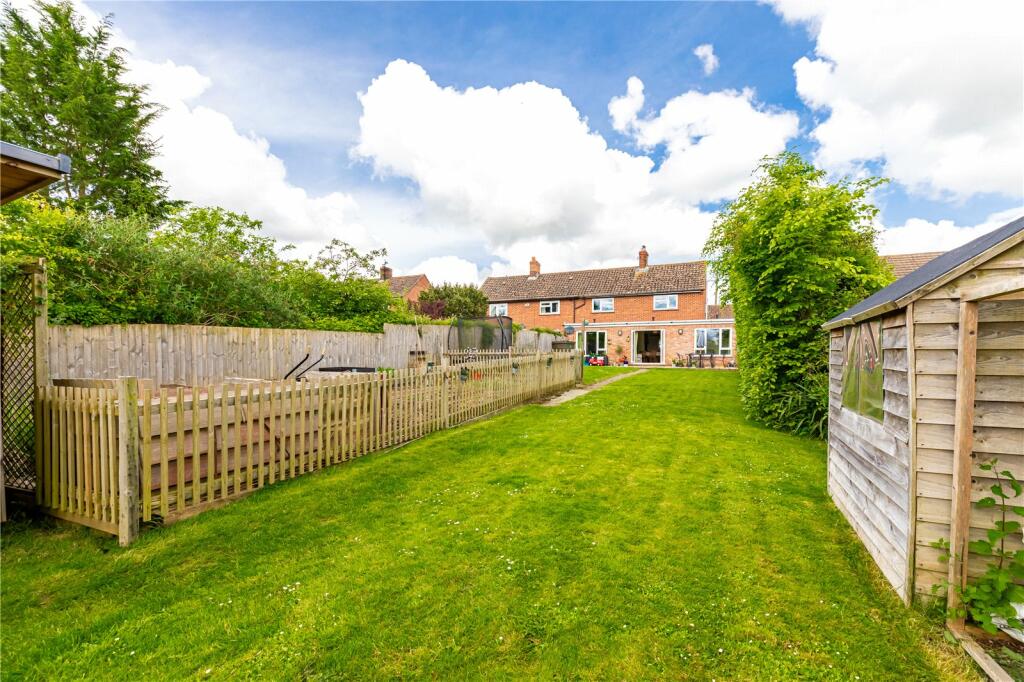 3 bedroom semidetached house for sale in Queens Way, Kintbury