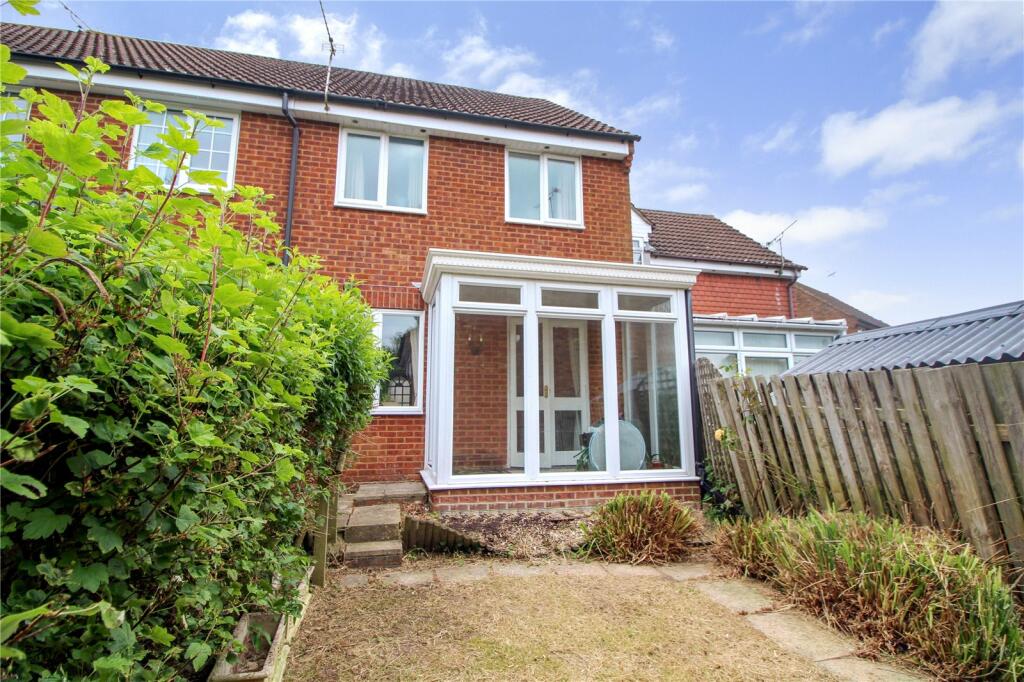 3 bedroom terraced house for sale in Hawthorne Way, Great Shefford