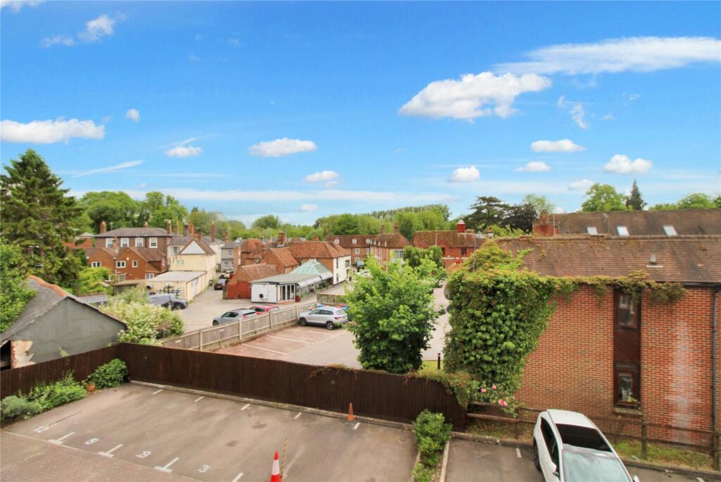 2 bedroom apartment for sale in Meadowview, Hungerford, Berkshire, RG17