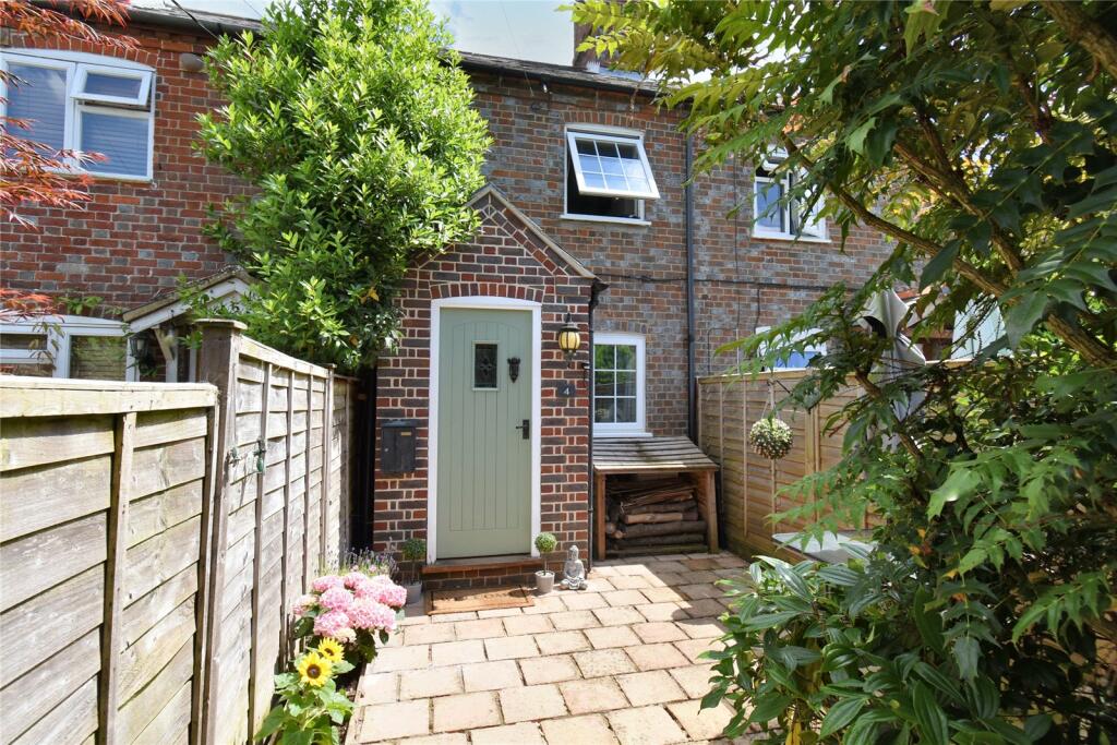 2 bedroom terraced house for sale in Oxford Road, Donnington, Newbury