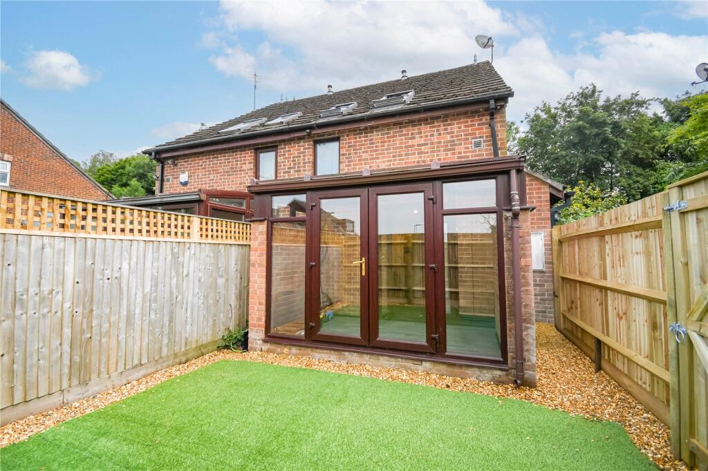 Main image of property: Robertson Close, Newbury, Berkshire, RG14