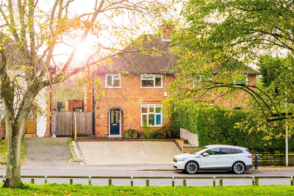 Main image of property: Greenham Road, Newbury, RG14