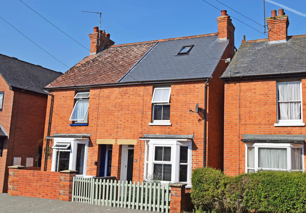 3 bedroom semidetached house for sale in Kingsbridge Road, Newbury, RG14