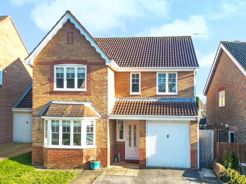 4 bedroom detached house for sale in Violet Grove, Thatcham, Berkshire