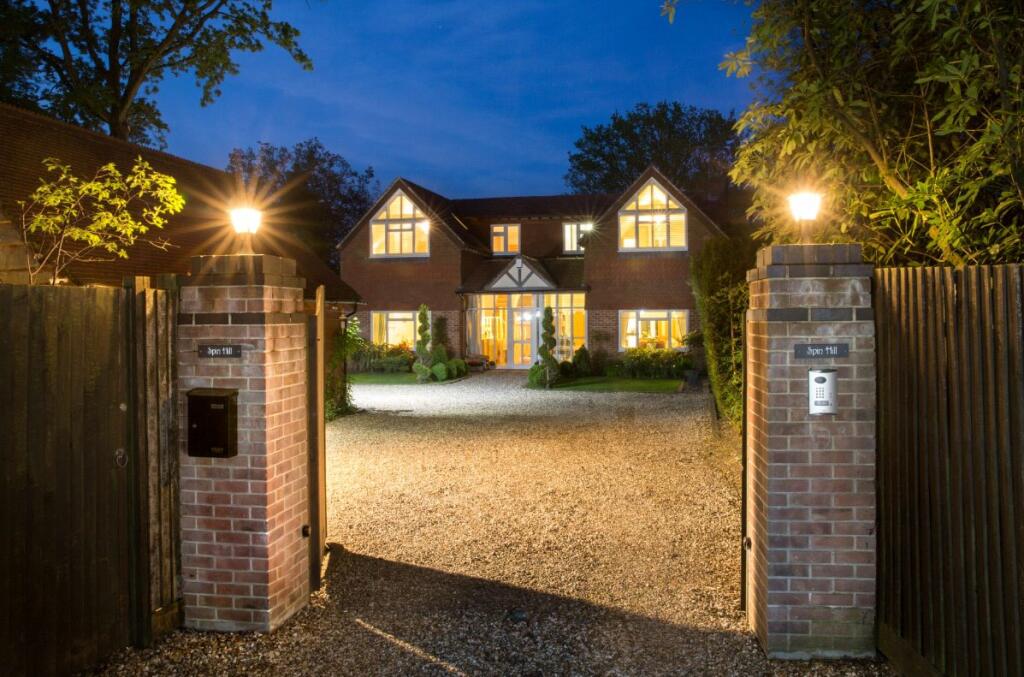 4 bedroom detached house for sale in Hermitage Road, Cold Ash, Thatcham