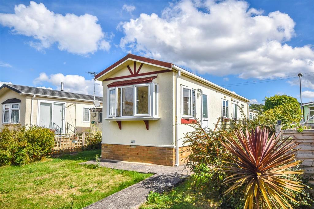 1 bedroom park home for sale in Berkeley Vale Park, Hook Street