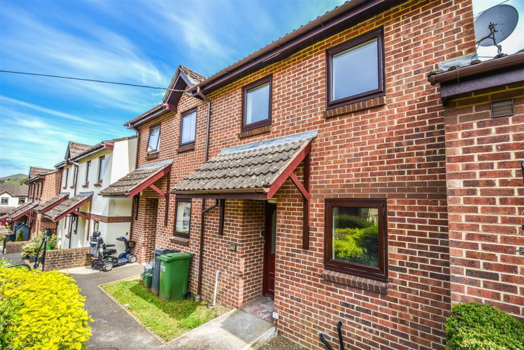 2 bedroom retirement property for sale in Henlow Drive, Dursley, GL11
