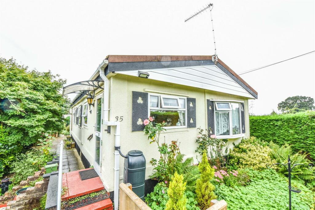 2 bedroom park home for sale in Berkeley Vale Park, Berkeley, GL13